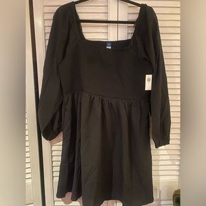 Never worn, new with tags Old navy dress in black.